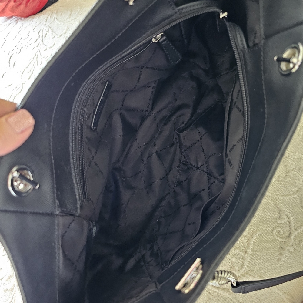 Michael Kors Jet Set Travel Tote - Picture 3 of 3